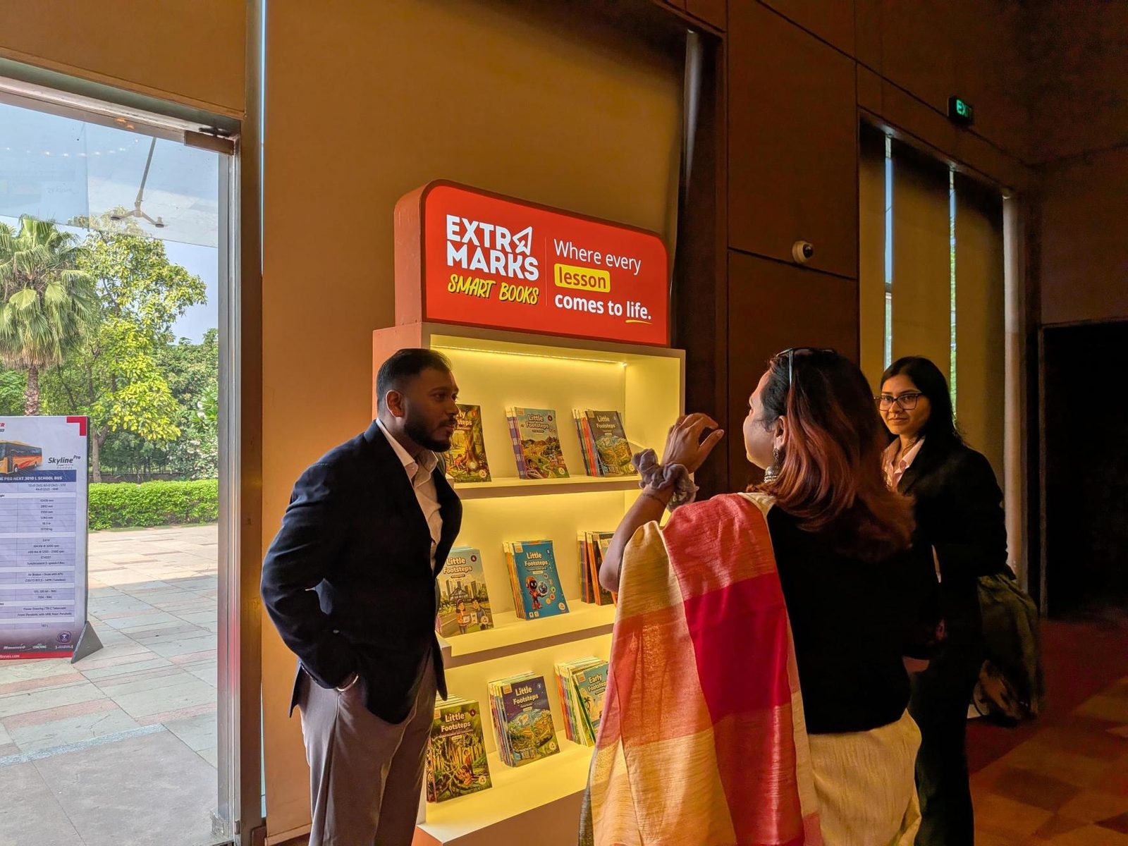 Visitors at the Extramarks Smart Books display at Eduthon 6.0, Chandigarh