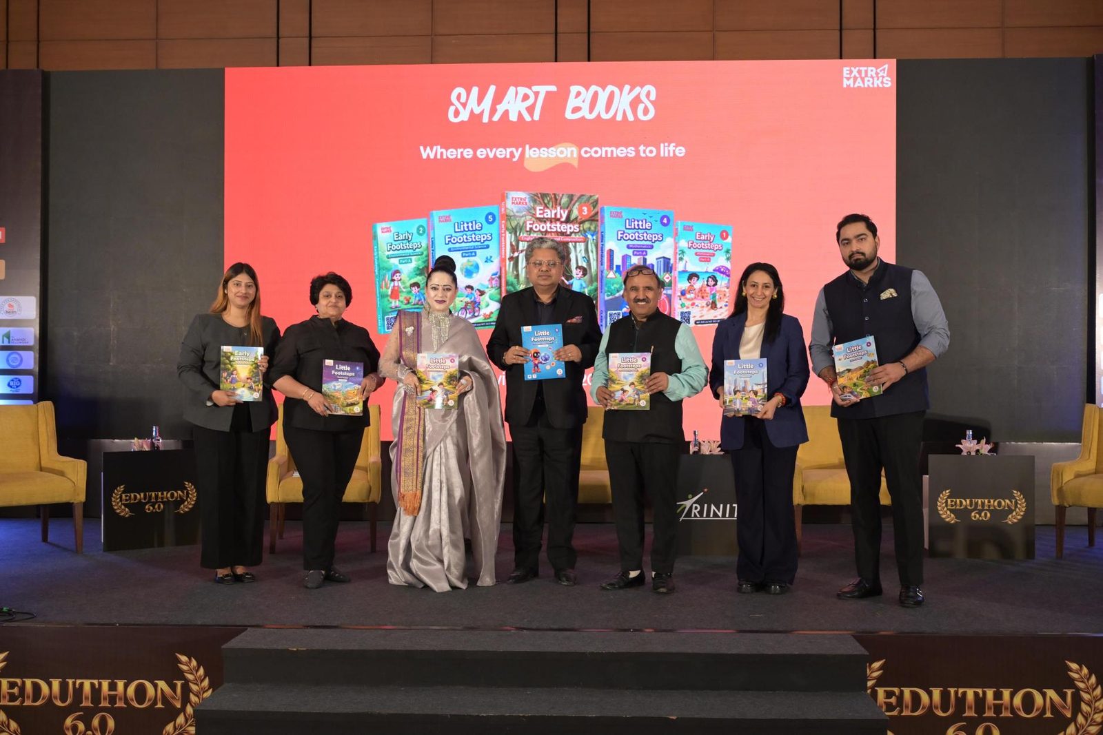 Launch of Extramarks Smart K-5 Books with education leaders on stage at Eduthon 6.0, Chandigarh